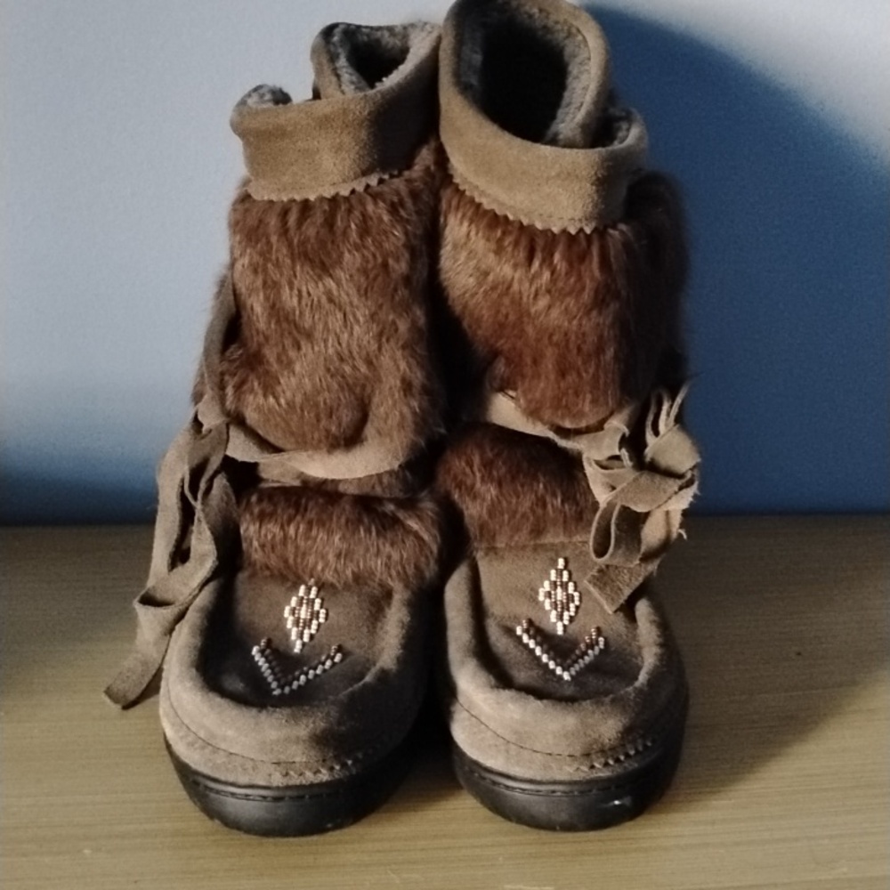 New Manitobah Mukluks Moss Green Suede And Fur Beaded Boots 37 - Picture 3 of 5